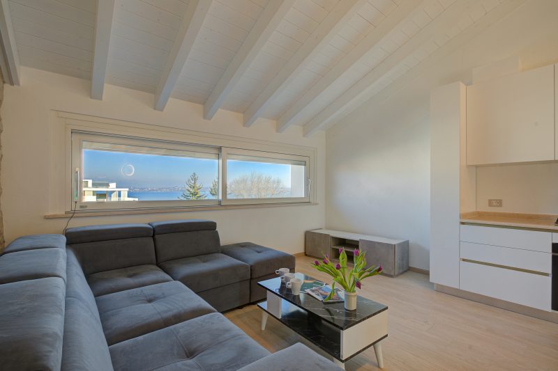 Peschiera Lake View + Parking