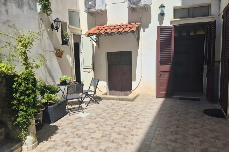 Jazzy House In Historic Centre 2BR Sleeps 4