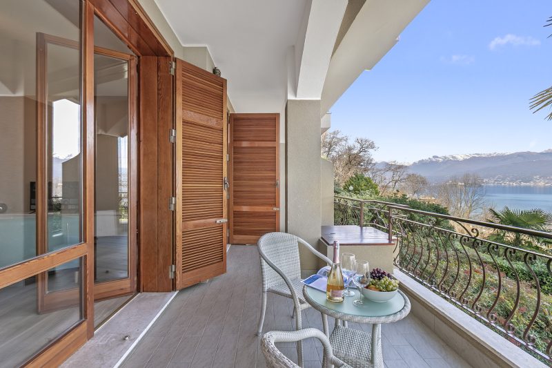 Lake View Escape Apartment with Pool, & Terrace in Stresa