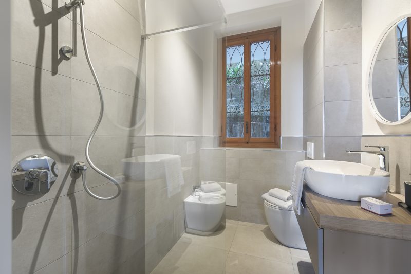 Lake View Escape Apartment with Pool, & Terrace in Stresa