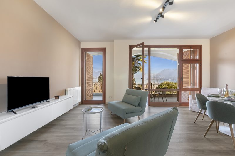 Lake View Escape Apartment with Pool, & Terrace in Stresa