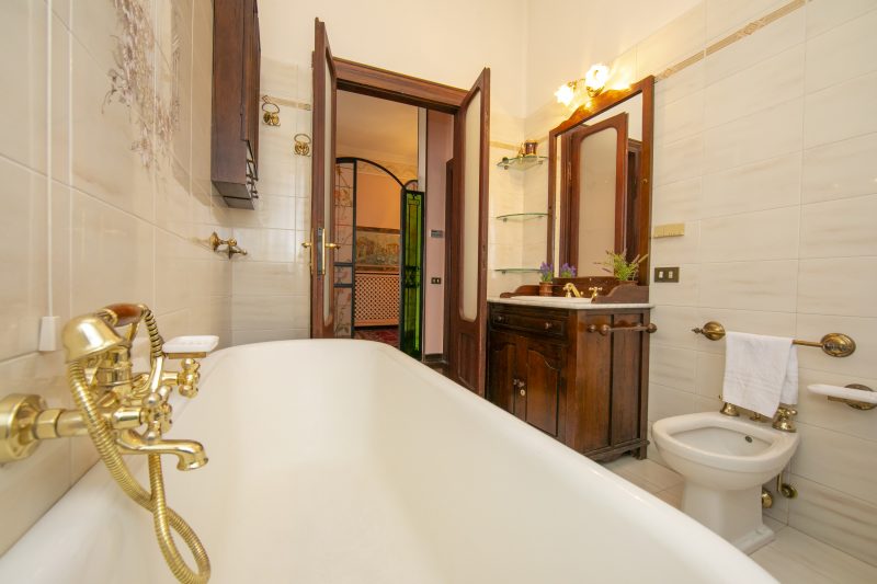 Villa Barbara - Lake Garda Villa with Pool & Views