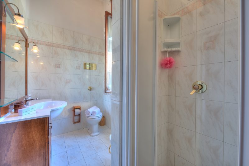 Villa Barbara - Lake Garda Villa with Pool & Views