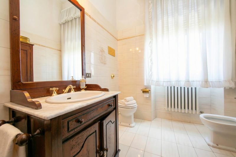 Villa Barbara - Lake Garda Villa with Pool & Views