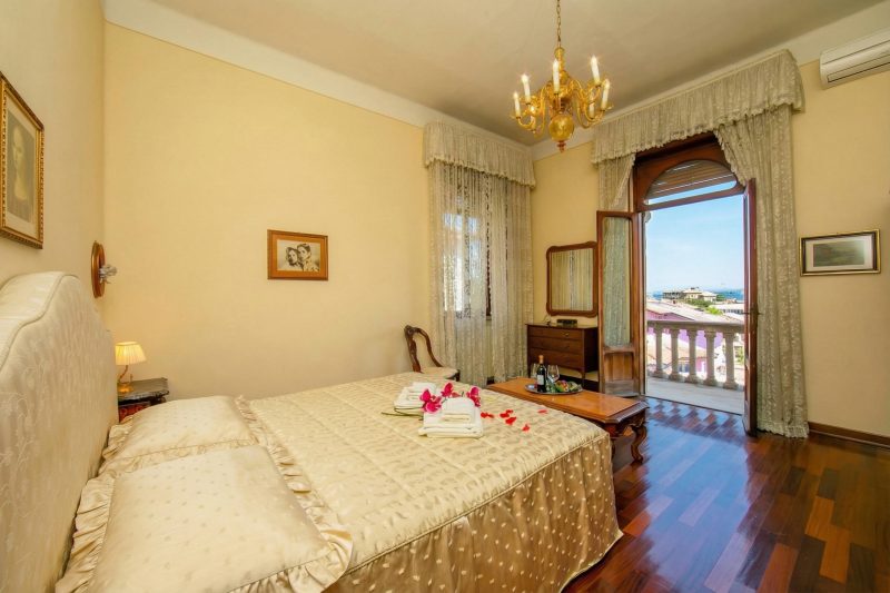 Villa Barbara - Lake Garda Villa with Pool & Views