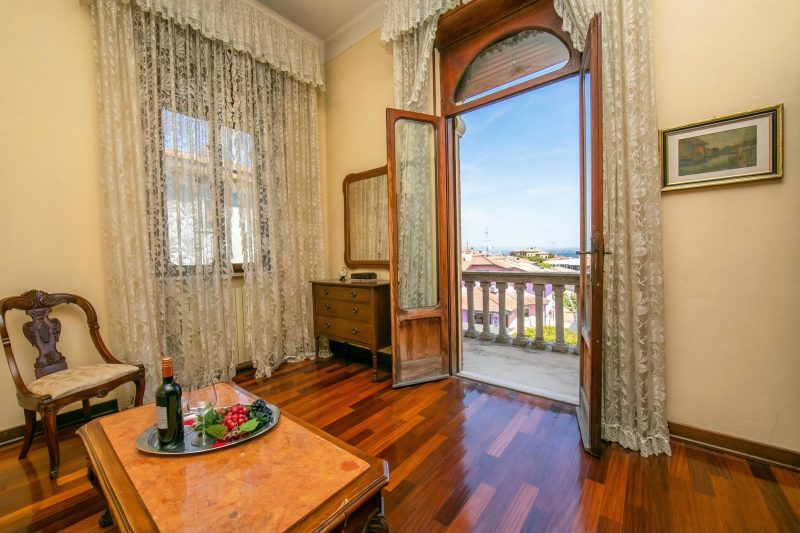 Villa Barbara - Lake Garda Villa with Pool & Views