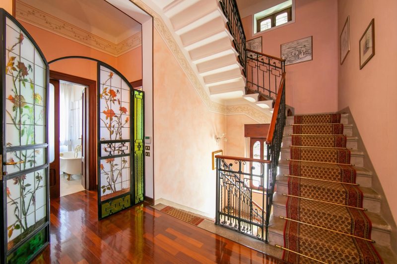 Villa Barbara - Lake Garda Villa with Pool & Views