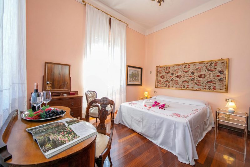 Villa Barbara - Lake Garda Villa with Pool & Views