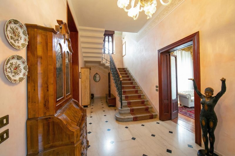 Villa Barbara - Lake Garda Villa with Pool & Views