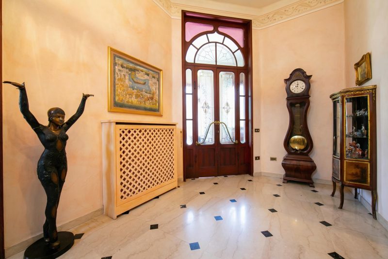 Villa Barbara - Lake Garda Villa with Pool & Views