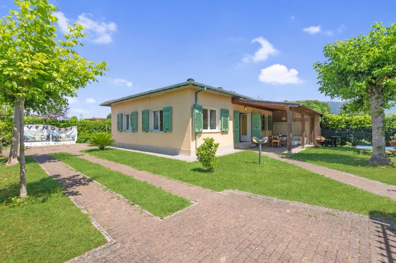Casa Colombo with Garden In Forte Dei Marmi