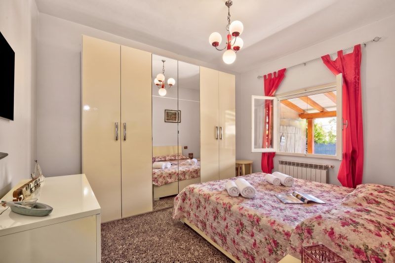 Casa Colombo with Garden In Forte Dei Marmi