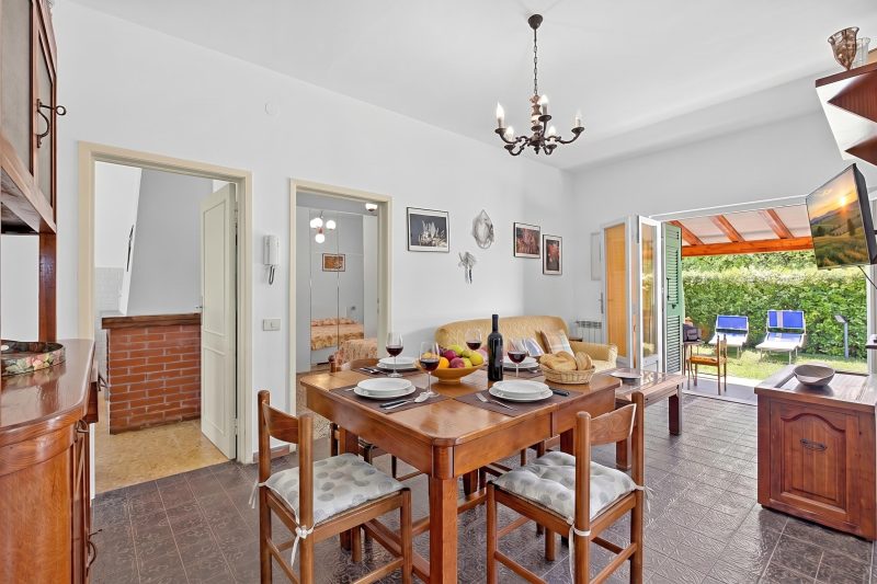 Casa Colombo with Garden In Forte Dei Marmi