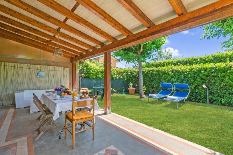 Casa Colombo with Garden In Forte Dei Marmi