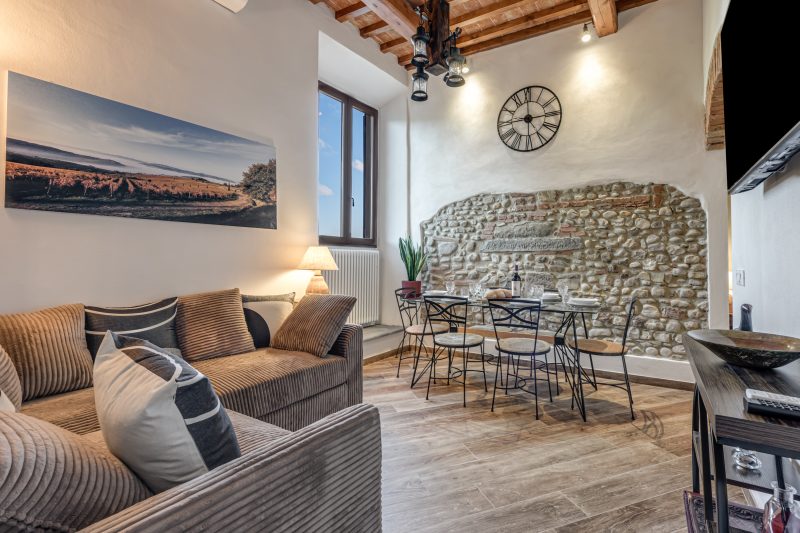 Luxury Chianti Road - 3BR Free Parking