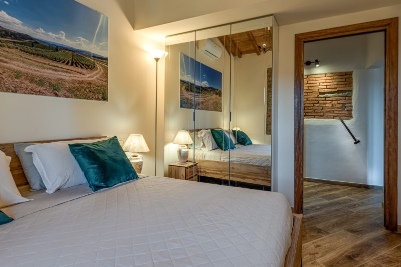 Luxury Chianti Road - 3BR Free Parking