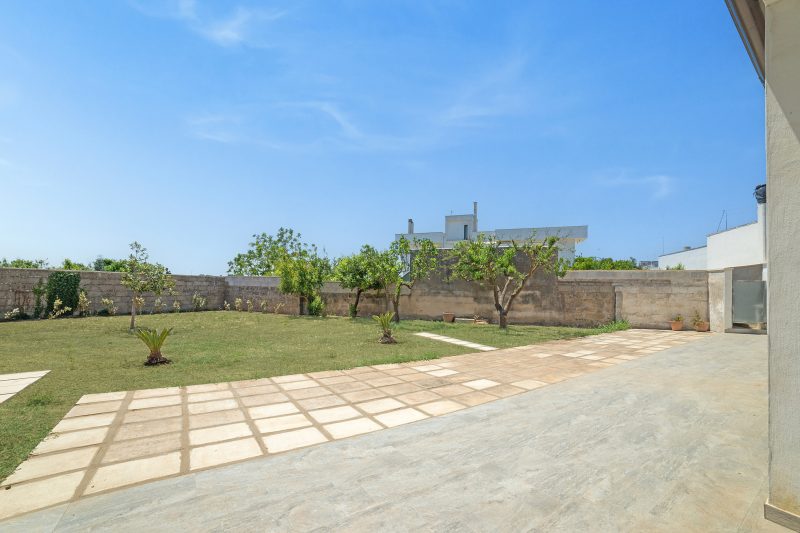 Casa Miggiano 6 BR Apartment in Town