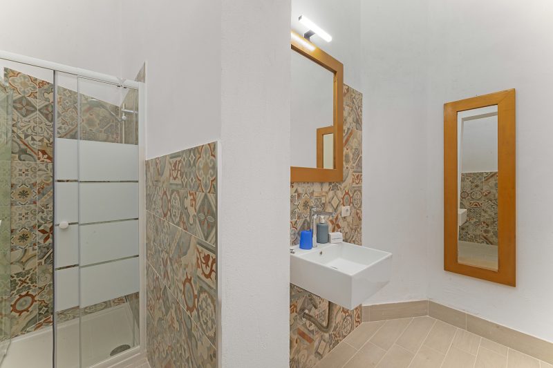Casa Miggiano 6 BR Apartment in Town