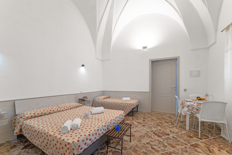 Casa Miggiano 6 BR Apartment in Town