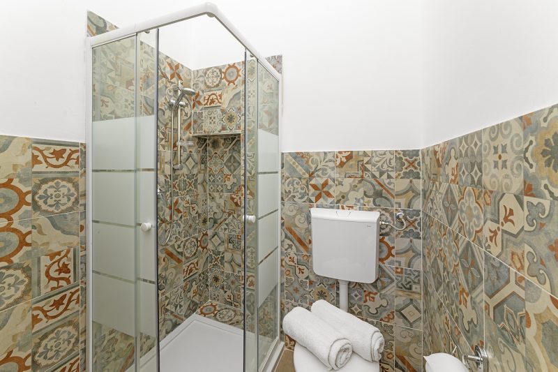 Casa Miggiano 6 BR Apartment in Town