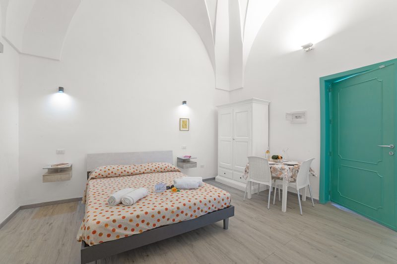 Casa Miggiano 6 BR Apartment in Town