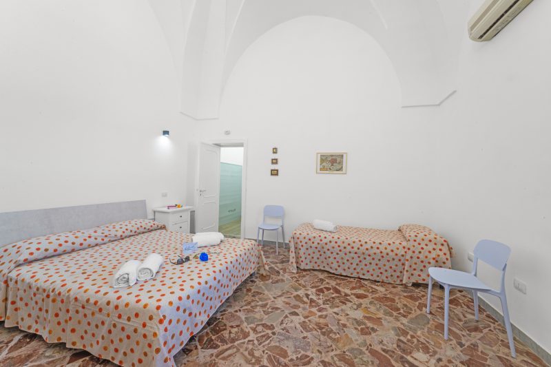 Casa Miggiano 6 BR Apartment in Town