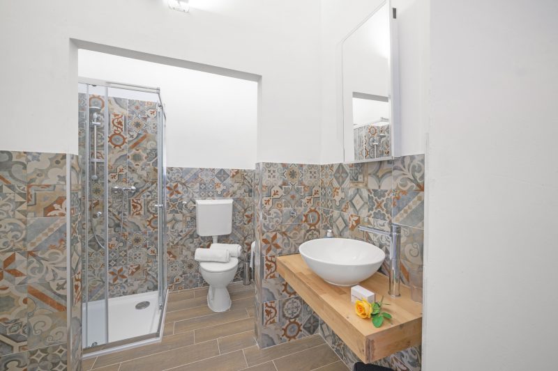 Casa Miggiano 6 BR Apartment in Town