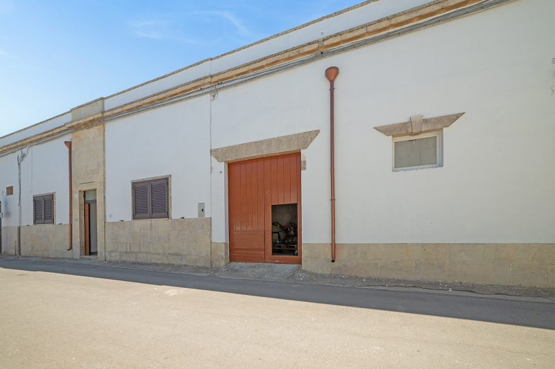 Casa Miggiano 6 BR Apartment in Town