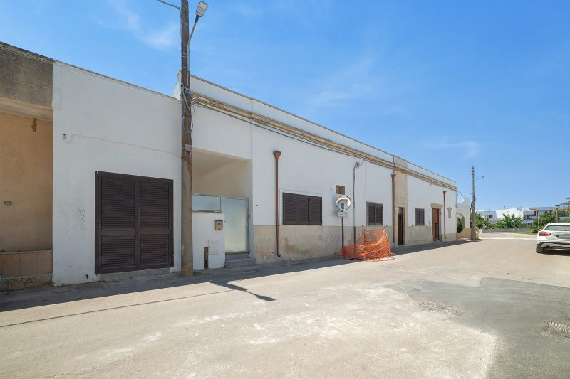 Casa Miggiano 6 BR Apartment in Town