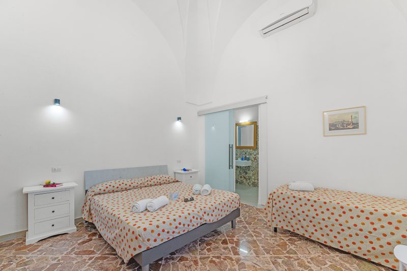 Casa Miggiano 6 BR Apartment in Town