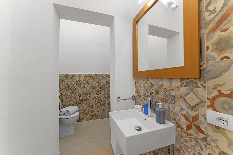 Casa Miggiano 6 BR Apartment in Town
