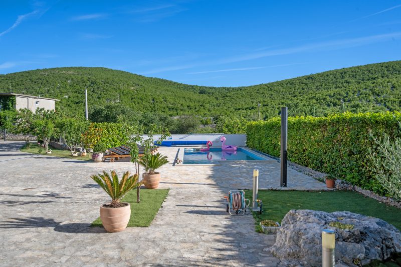 Pool Villa Marija