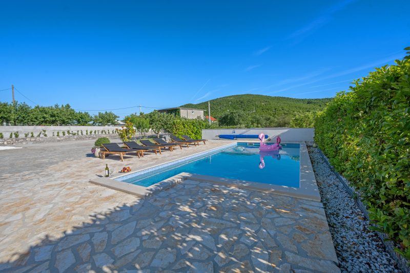 Pool Villa Marija