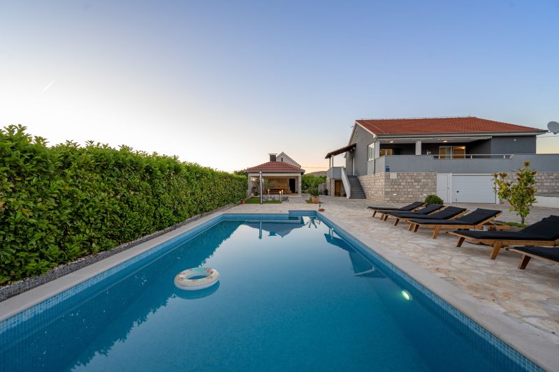 Pool Villa Marija