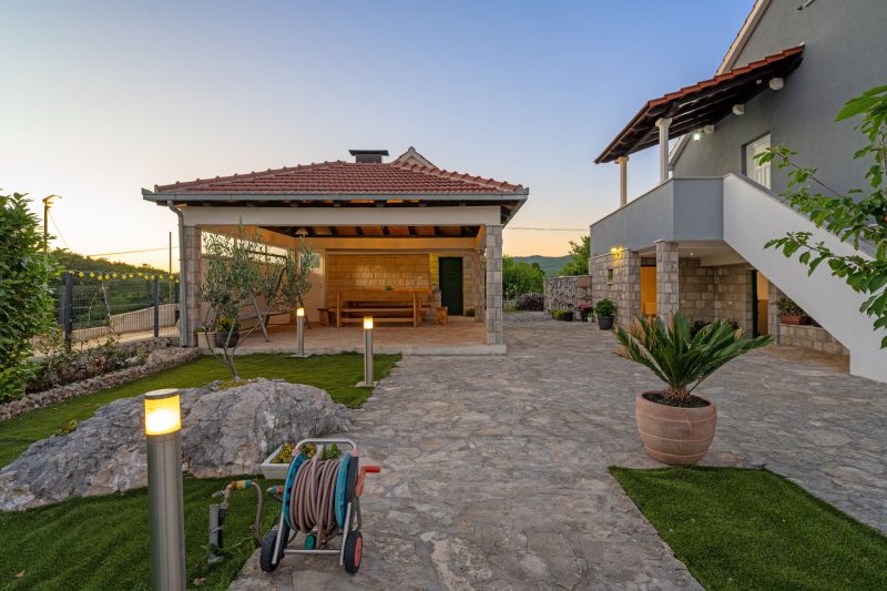 Pool Villa Marija