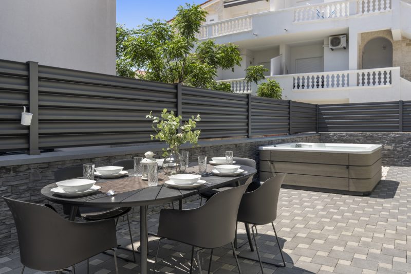 S Villa with Pool, Jacuzzi & Gym