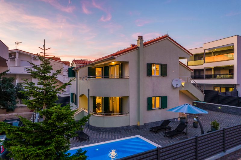S Villa with Pool, Jacuzzi & Gym