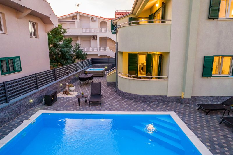 S Villa with Pool, Jacuzzi & Gym