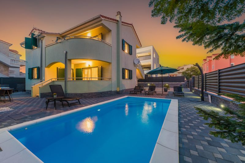 S Villa with Pool, Jacuzzi & Gym