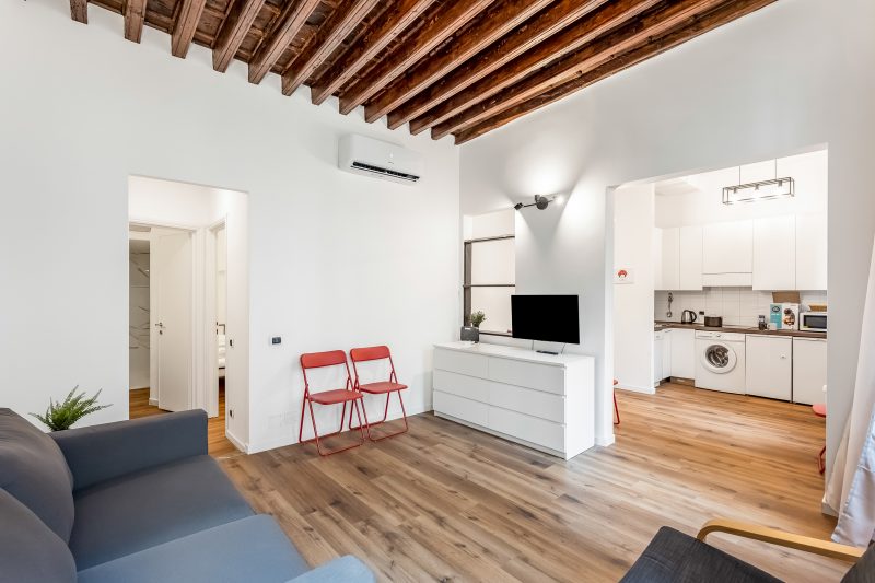Old Town Living in historic center & A/C