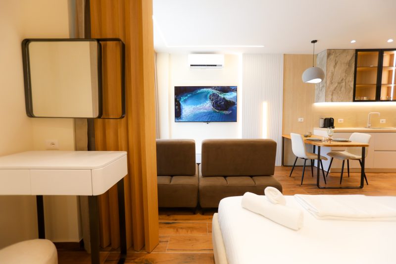 Modern Pool Side Studio Palm