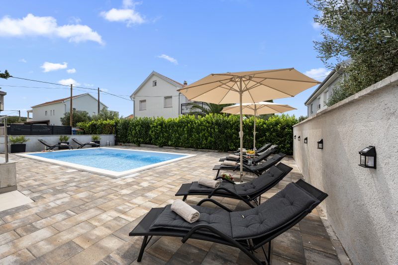 Holiday House Lana With Pool