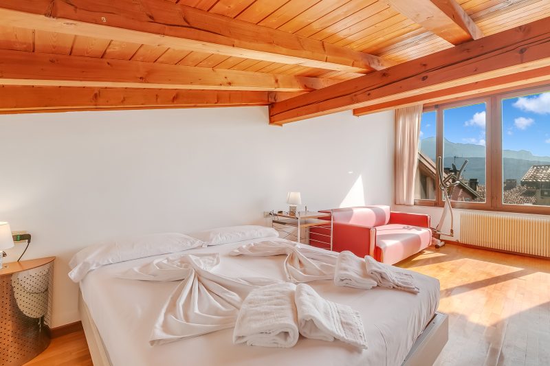 Loft In Center With Lake View