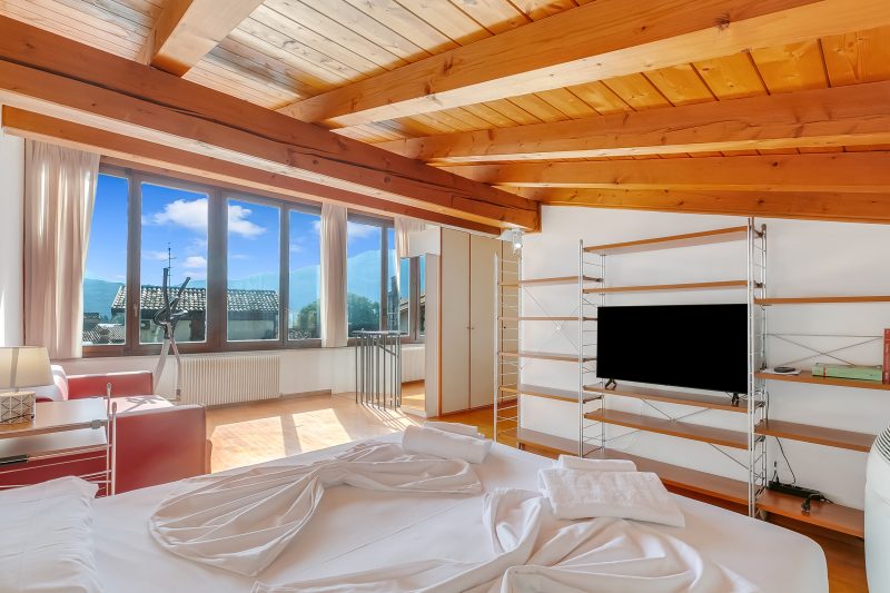 Loft In Center With Lake View