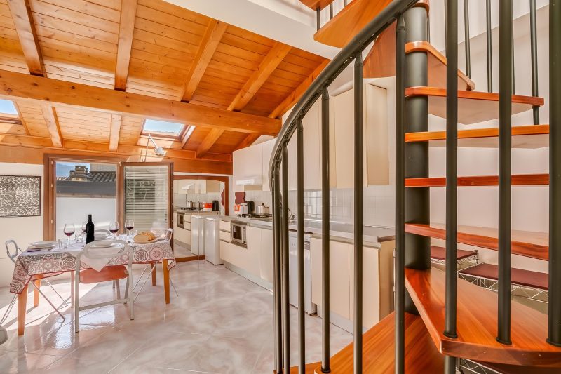 Loft In Center With Lake View