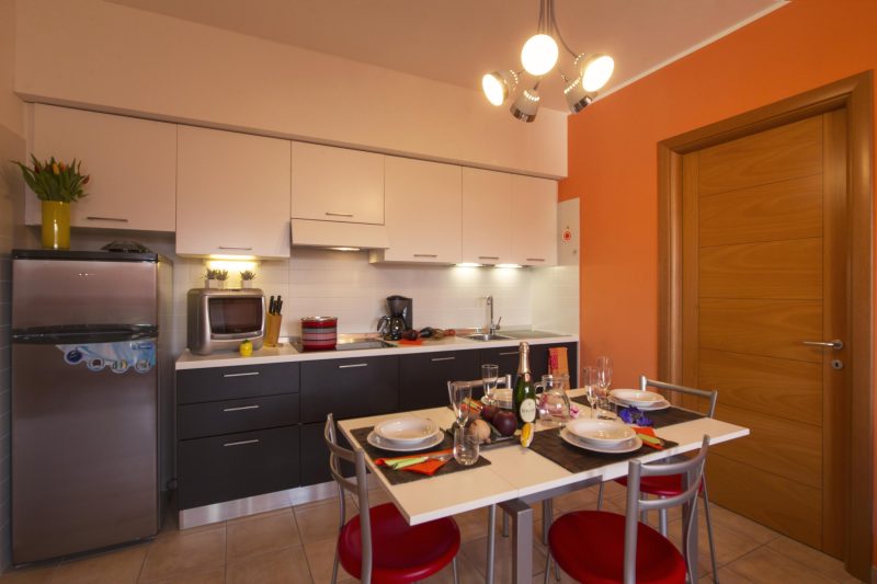 Casa Fiorita: Leggiuno 100 meters from lake Apartment with shared Pool
