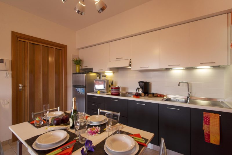 Casa Fiorita: Leggiuno 100 meters from lake Apartment with shared Pool