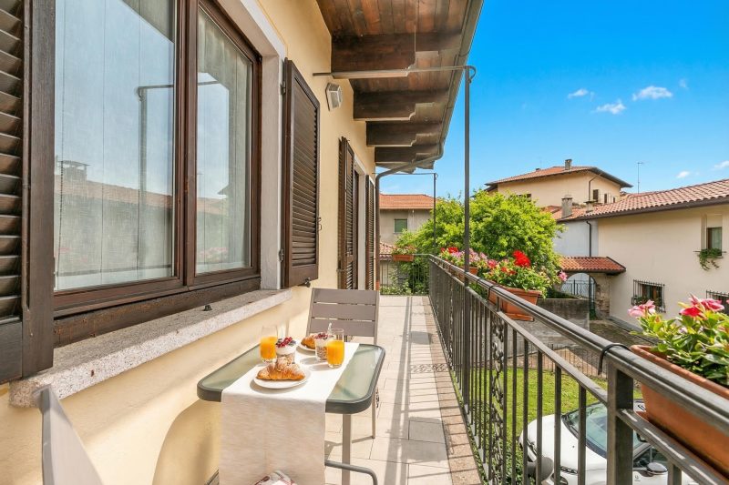 Sunrise in Baveno: Apartment for 4 with Balcony