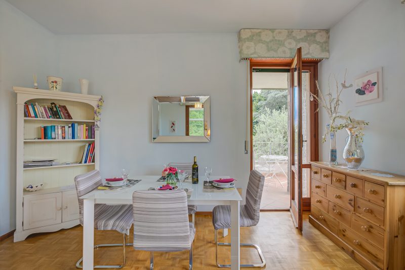 Connie's Apartment Modern 2BR, Private garden, Mountain Views in Monvalle