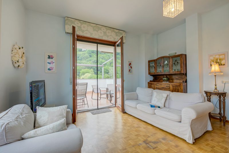 Connie's Apartment Modern 2BR, Private garden, Mountain Views in Monvalle
